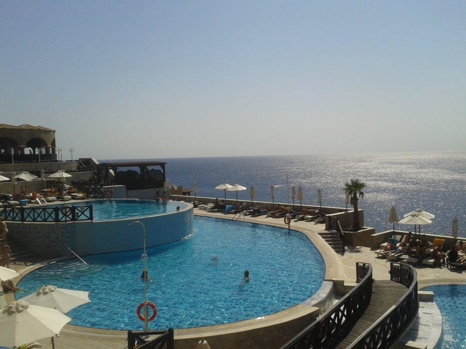 Pool bei Taverna Poseidon Hotel Kalithea Horizon Royal