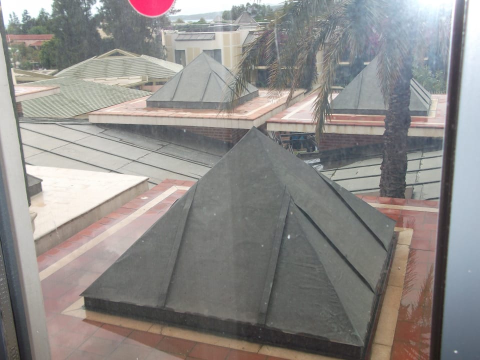 Das ist ein Blick vom Seitenfenster Limak Limra Hotel & Resort