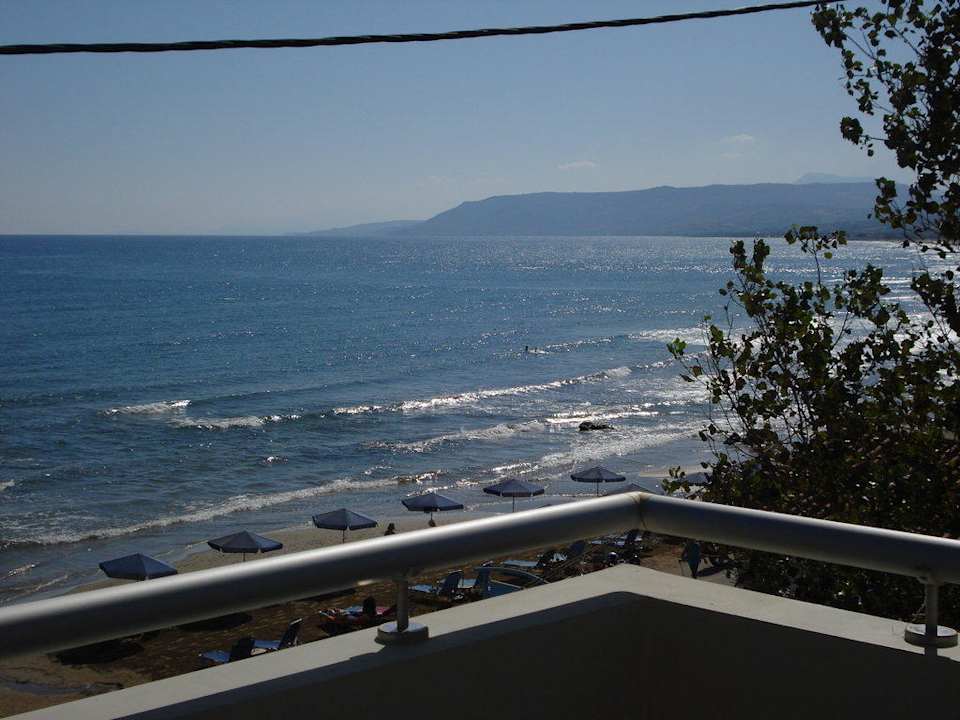 Blick vom Hotel zum Strand Hotel Corissia Princess