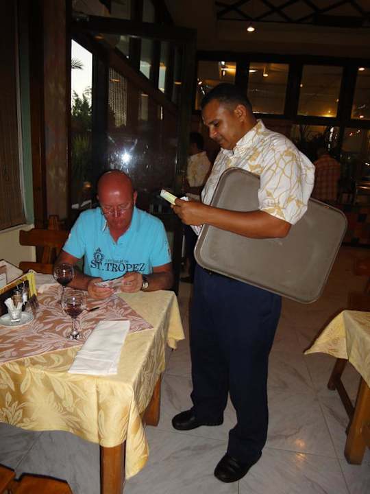 Unser Lieblingskellner Ghazala Beach