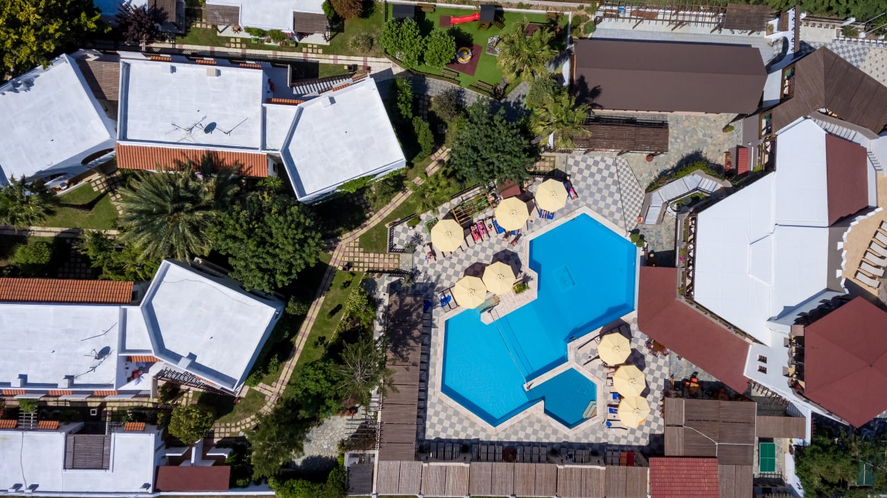 Pool Gaia Garden Hotel