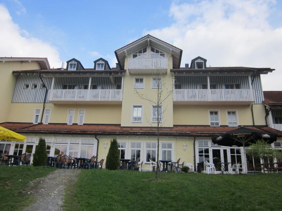 Haupthaus mit Terrasse Hotel Ahornhof