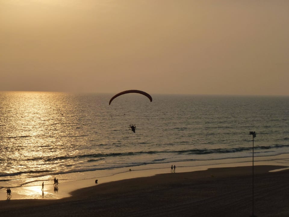 Überraschungen von oben an der Promenade Hotel Riu Chiclana