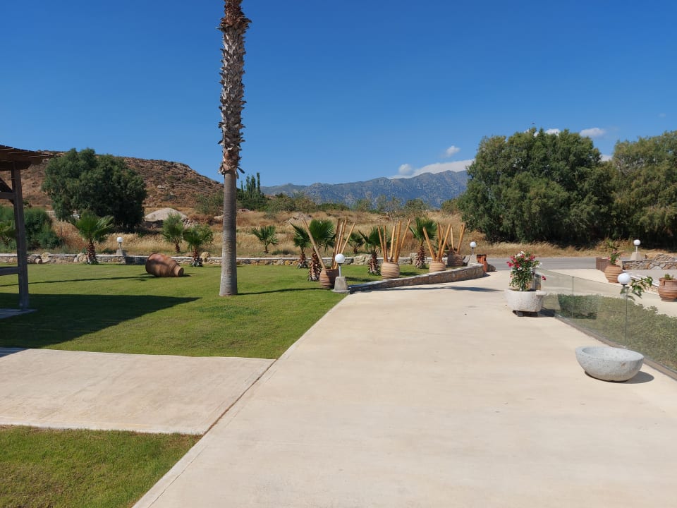 Gartenanlage Grand Blue Beach Hotel