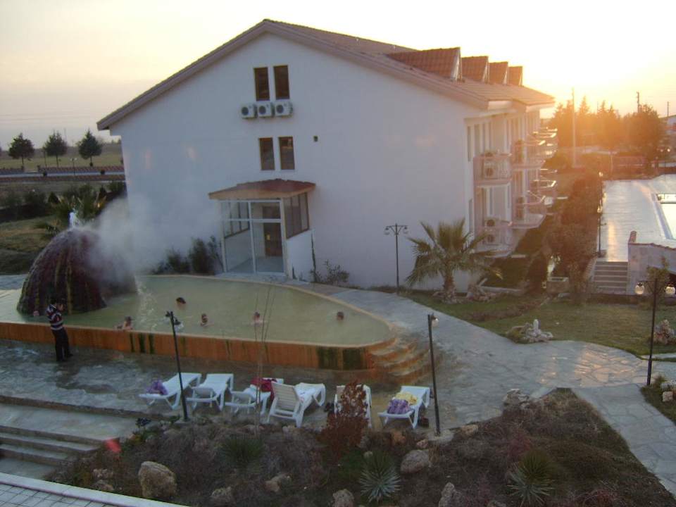 Thermalbadebecken mit Lehmgrotte Hotel Halici