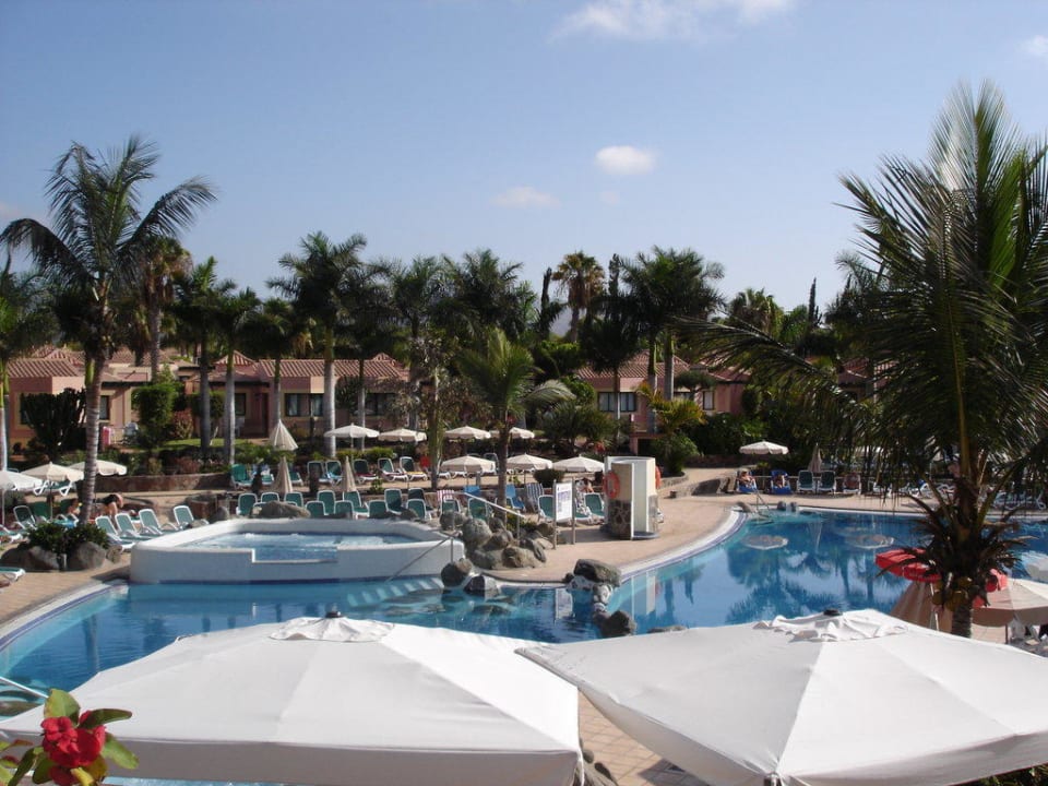 Gesamt-Pool-Ansicht allsun Hotel Esplendido