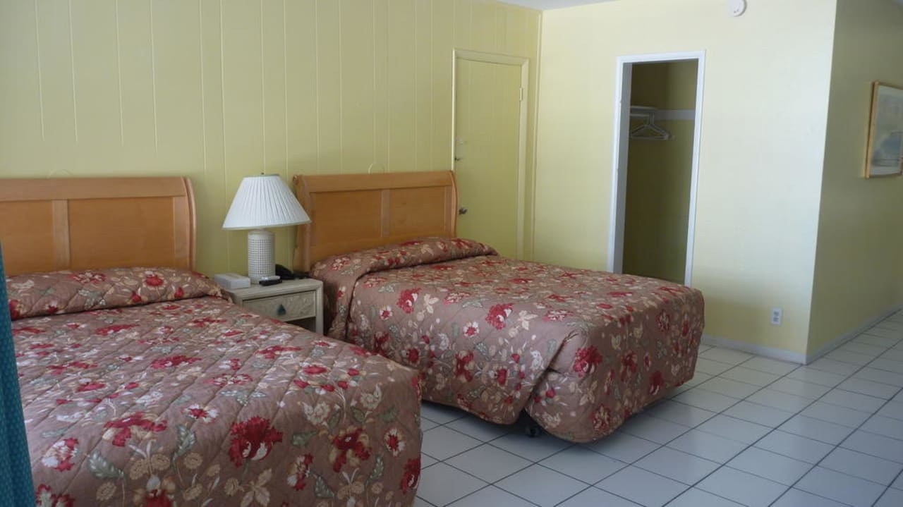 Grosses, aber unsauberes Zimmer Hotel Tropic Cay Beach Resort