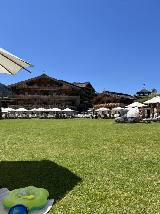 Außenansicht Biohotel Stanglwirt
