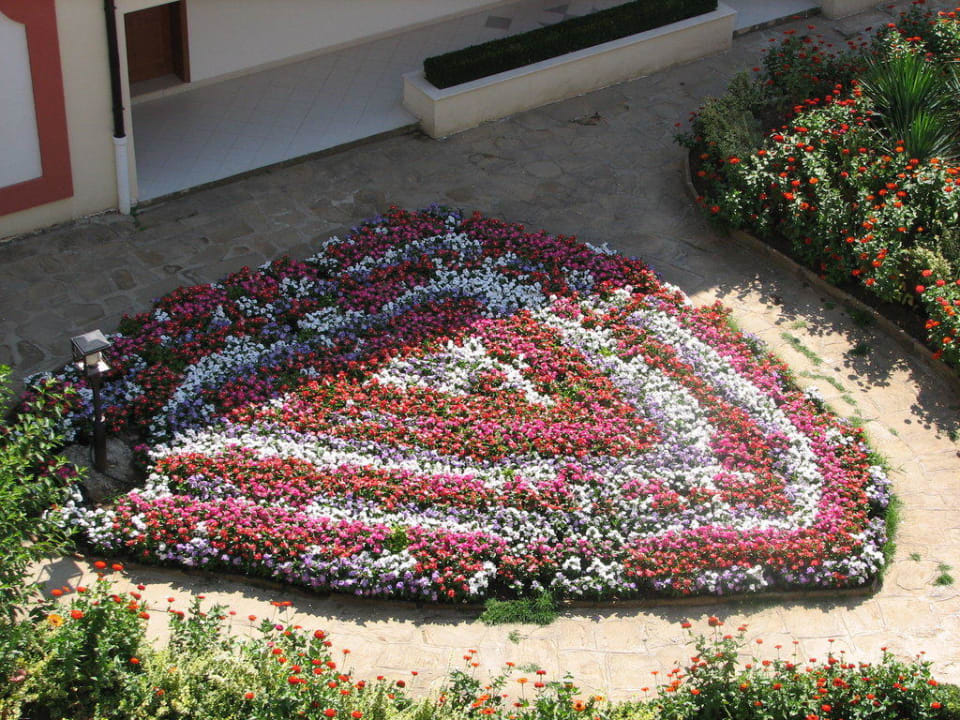 Blumen in der Anlage Duni Royal Pelican Resort
