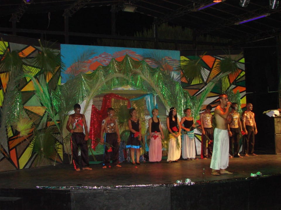 Выступление на Gala Night анимационной команды Club Turtas Beach Hotel