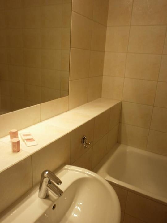 Einfaches Bad Airport Hotel Okecie