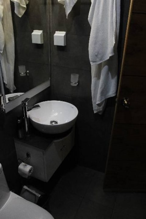 Bad, kein Fön, alle Seifenspender leer Hotel Newtown Inn