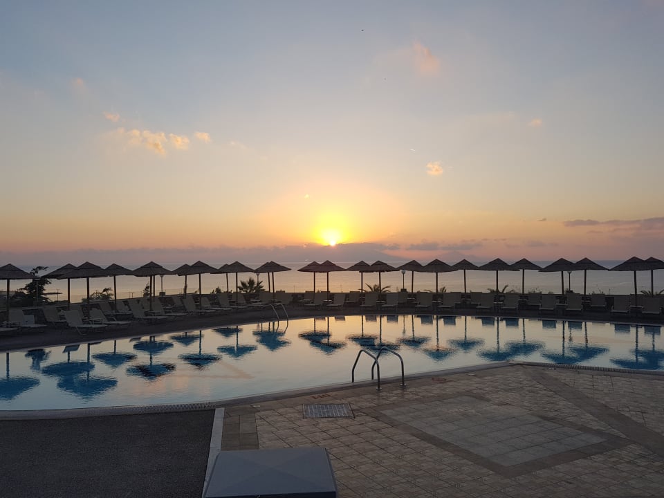 Pool Grand Blue Beach Hotel