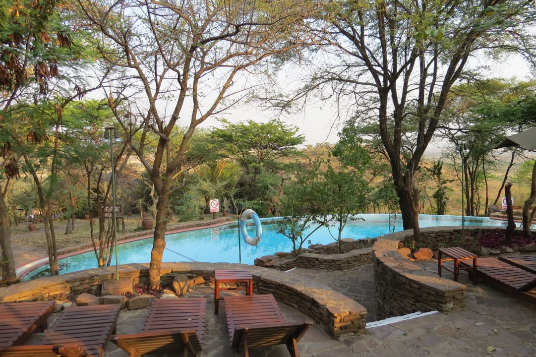 Pool Serengeti Serena Safari Lodge