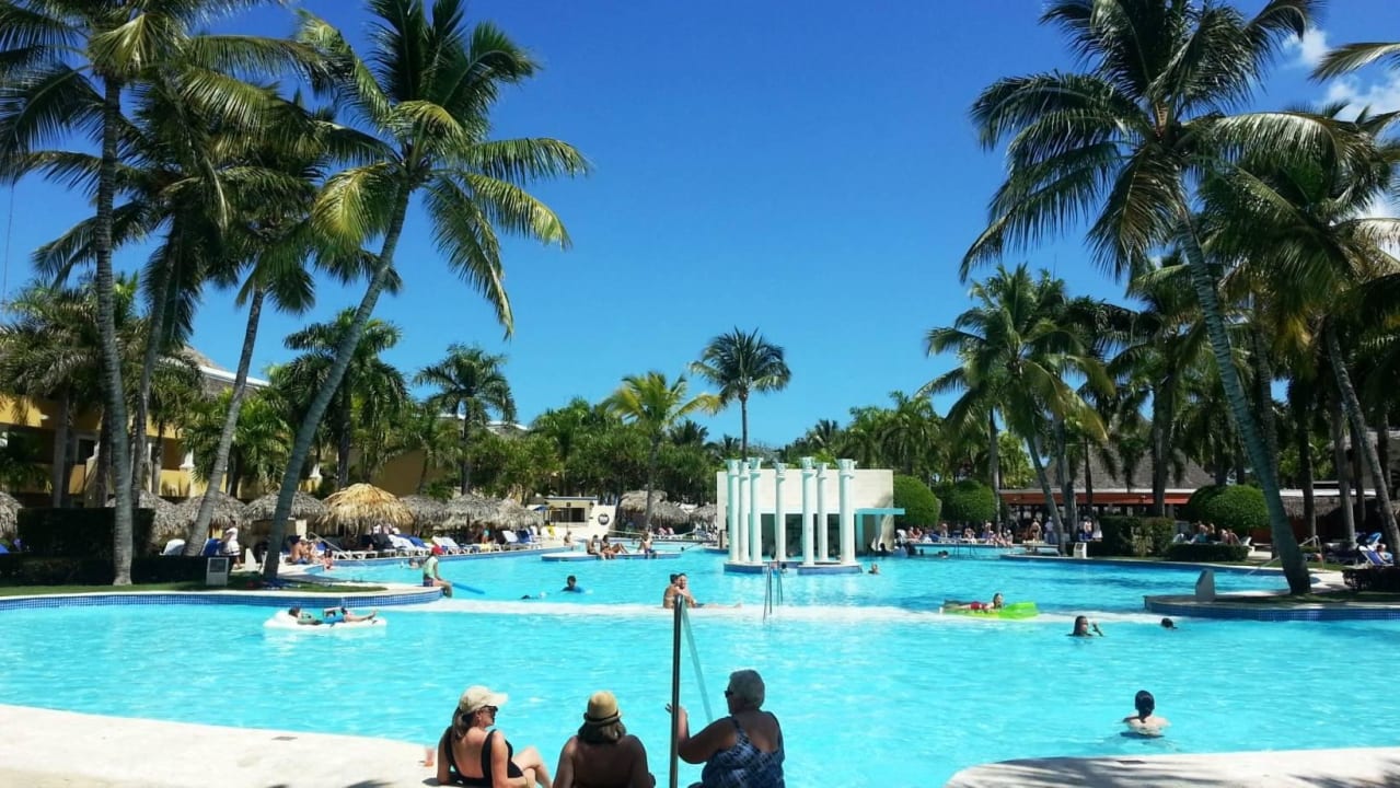 Große, schöne Poolanlage Iberostar Waves Costa Dorada