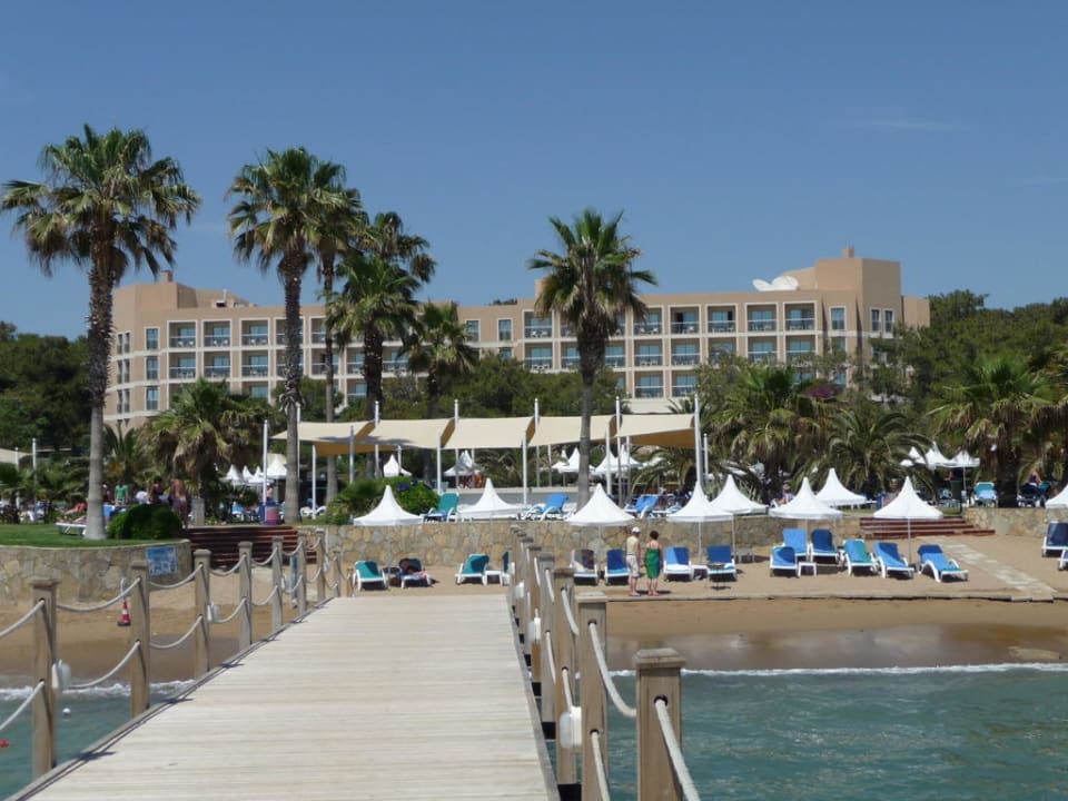 Blick vom Badesteg auf Hotel Turquoise Hotel