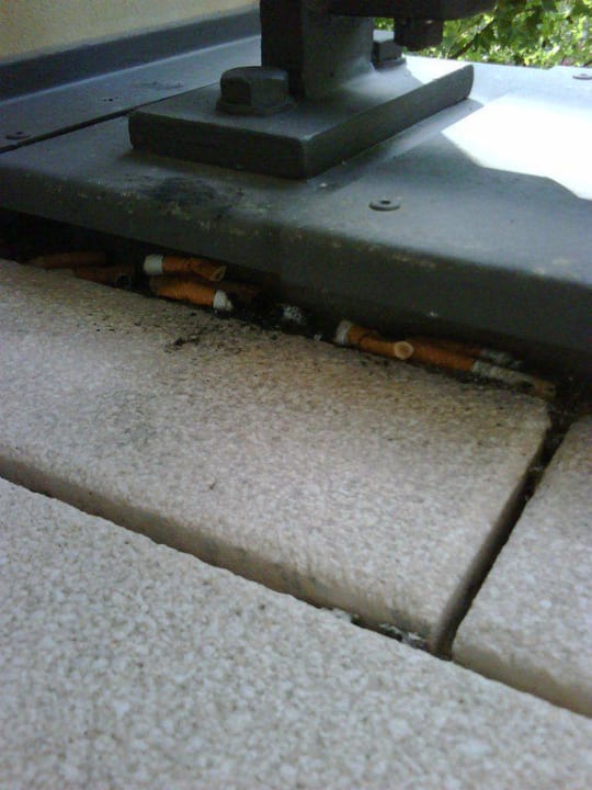 Zigarettenreste auf dem Balkon HYPERION Hotel Berlin