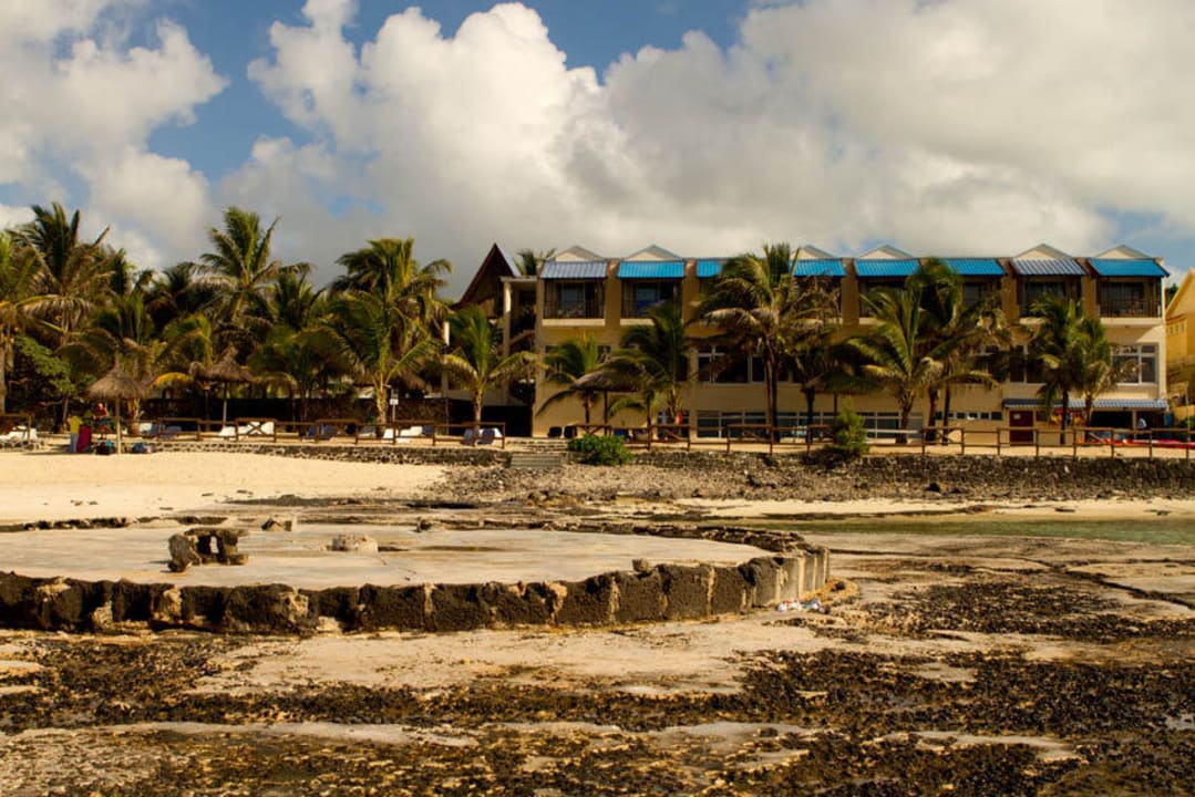 Hotel Le Peninsula Bay Beach Resort & Spa