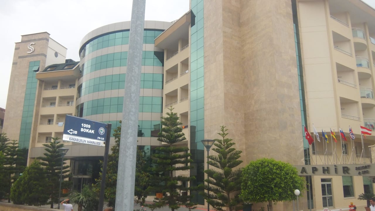 Haupteingang Saphir Resort & Spa