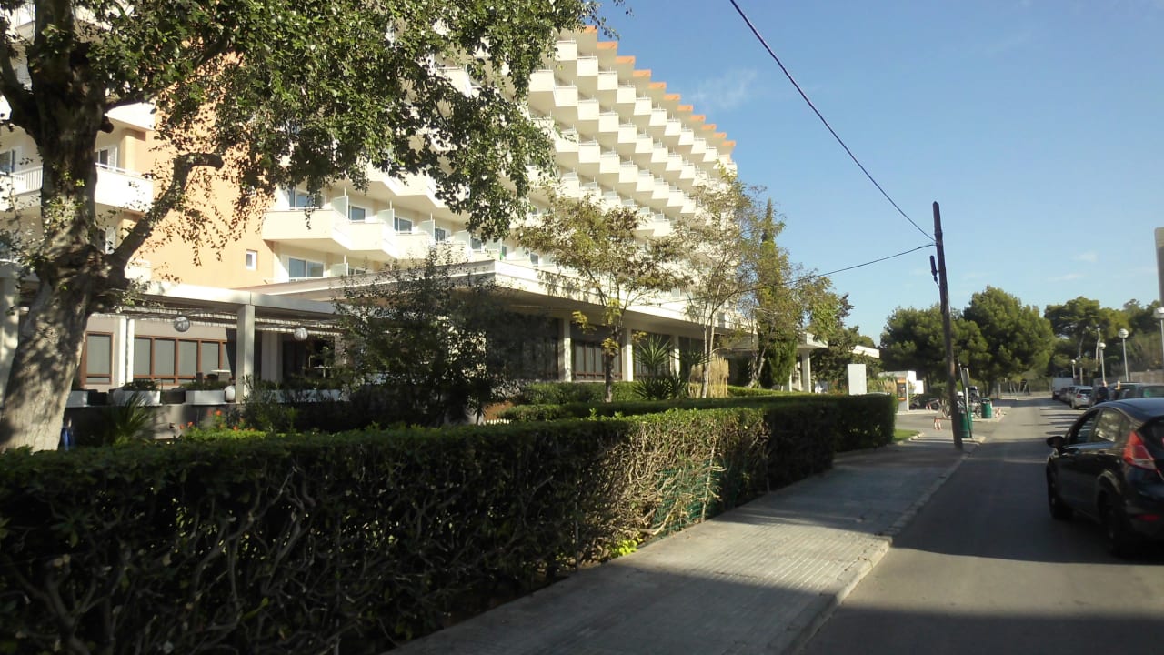 Blick von der Zufahrtsstraße BG Hotel Caballero