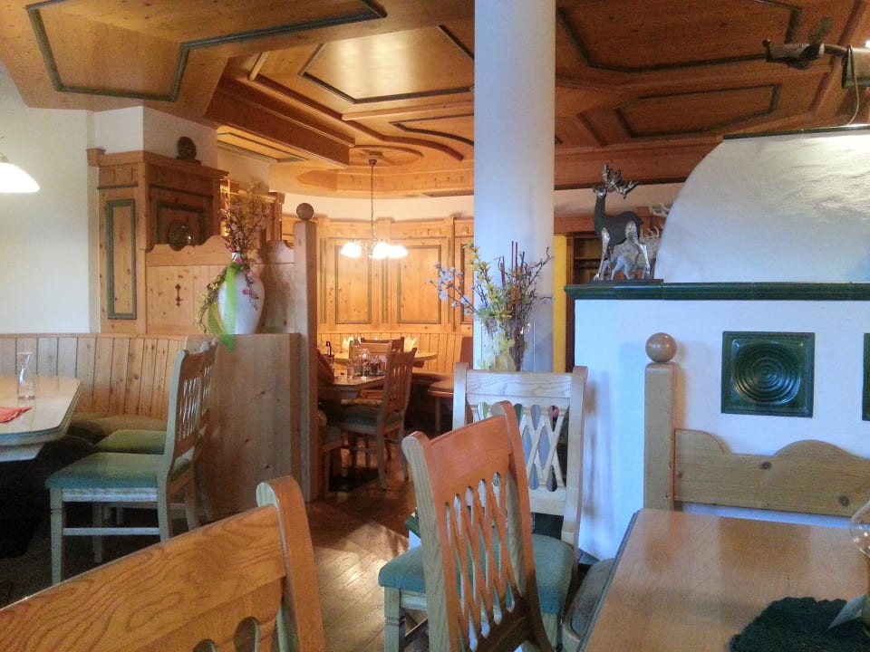 Eine der Stuben zum Essen Biohotel Castello Königsleiten