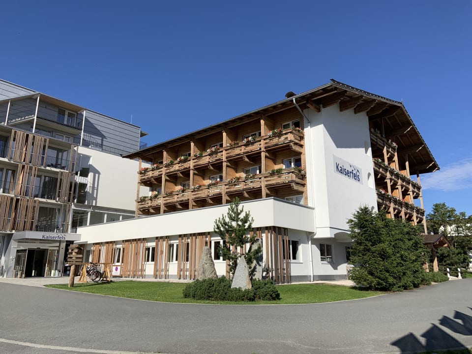 Außenansicht Alpenhotel Kaiserfels