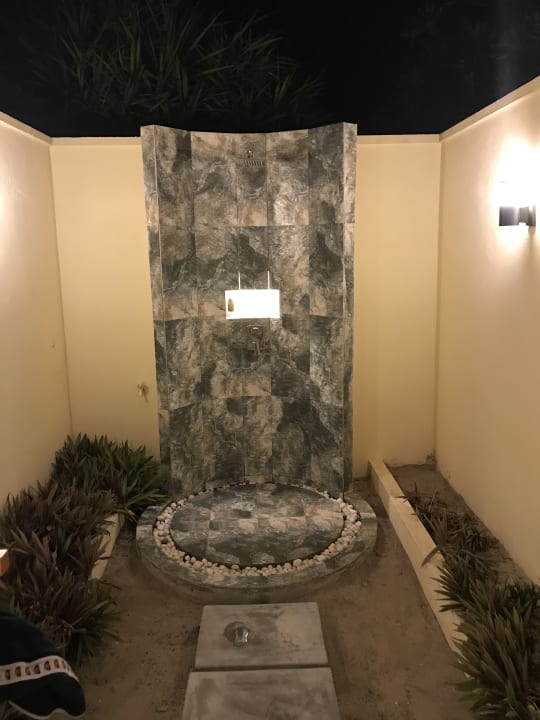 Offene Dusche Hondaafushi Island Resort