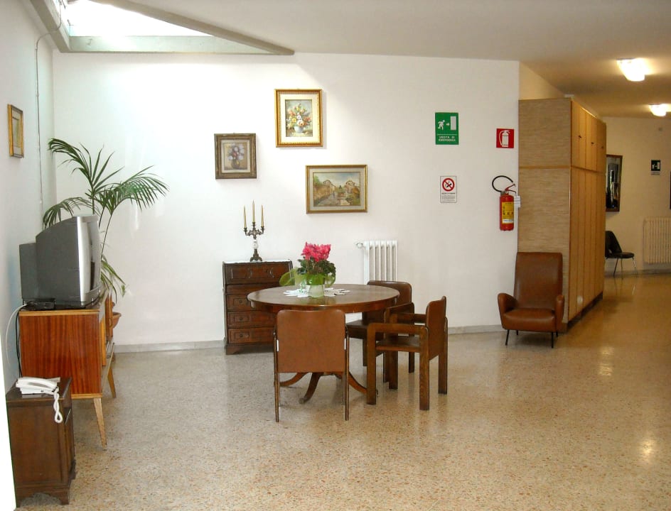 Uno spazio per rilassarsi, leggere, parlare Casa per ferie Suore Domenicane