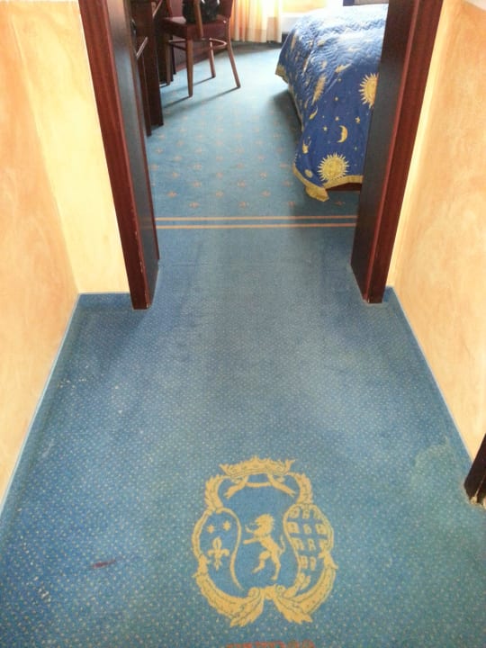 Zimmereingang...Teppich naja Hotel La Terrazza