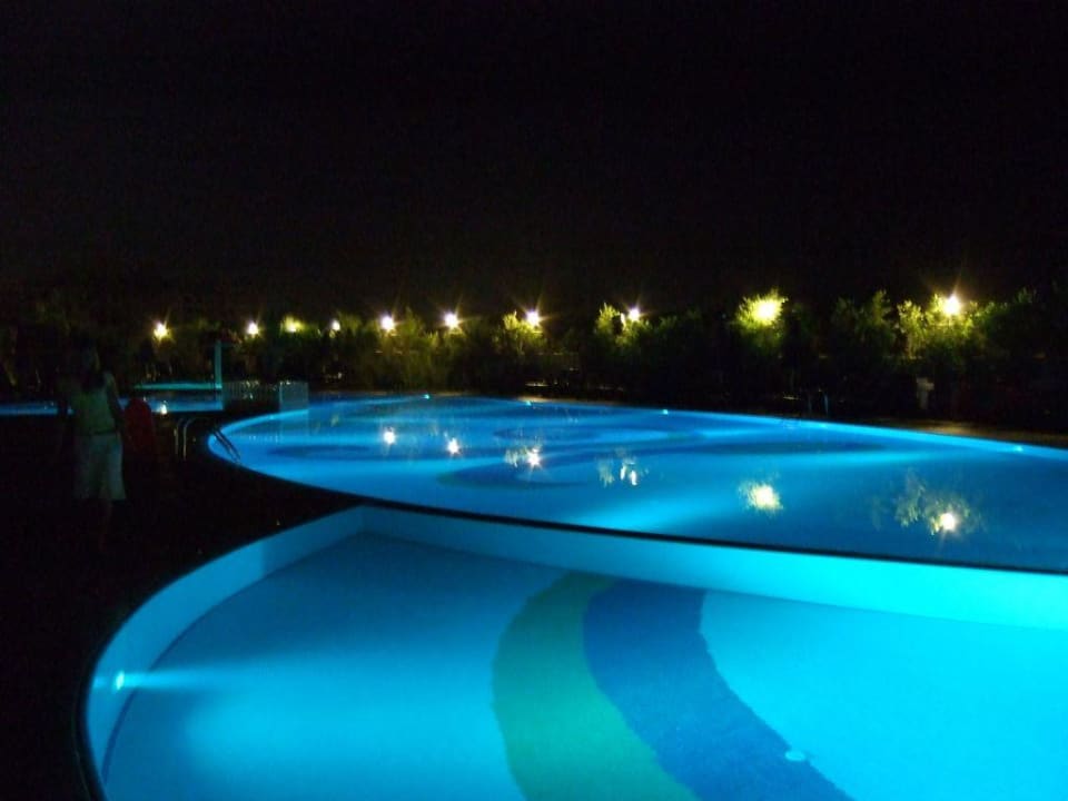 Pool  am Abend Calimera Hane Garden