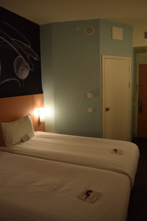 Blick durchs Standard-Zimmer ibis Hotel Ankara Airport