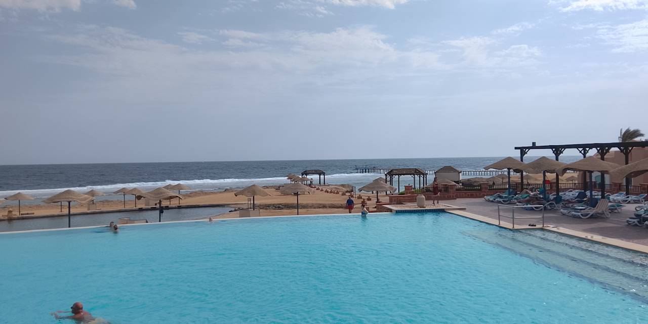 Pool Radisson Blu Resort, El Quseir