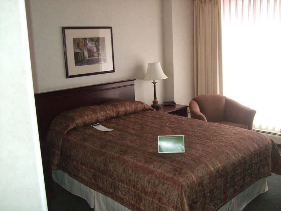 "Doppelbett in einem Stand..." Harbour Towers Hotel & Suites (Victoria