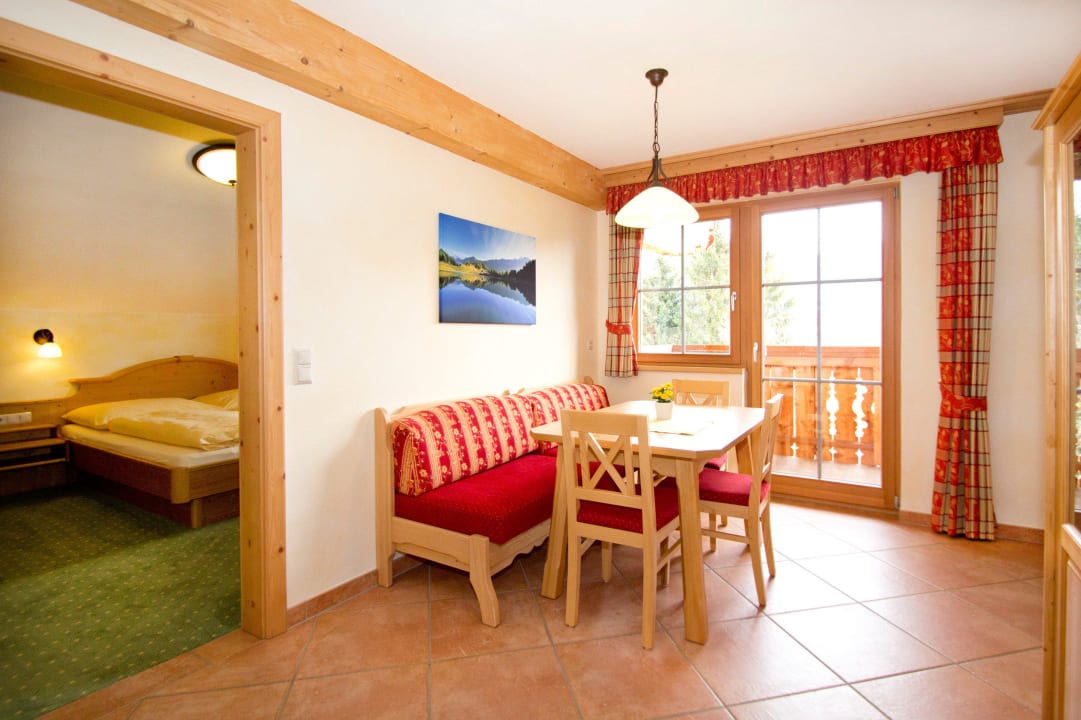 Zimmer und Wohnküchenbereich Appartement Hochwurzen