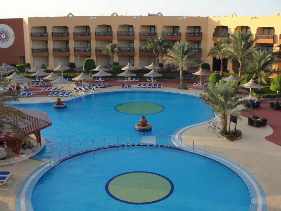 Jeden z basenów. Hotel Nubian Village