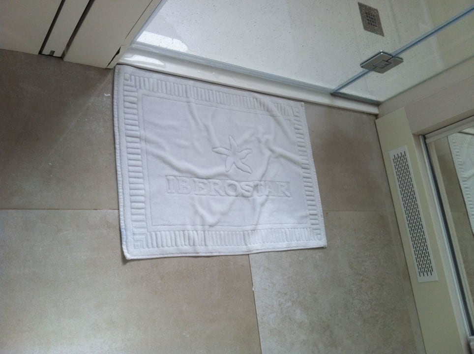 015 nach jedem Mal duschen.Mangel in allen Zimmern Iberostar Selection Santa Eulalia Ibiza