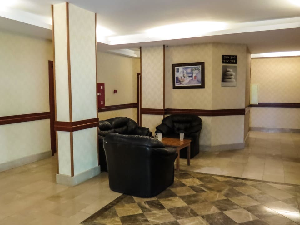 Miejsce do wypoczynku wewnątrz hotelu Julian Club Hotel