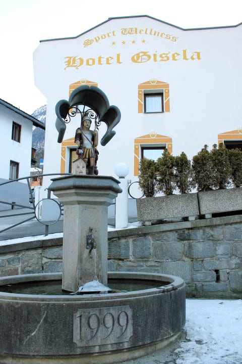 Direkt vorm Hotel Hotel Gisela