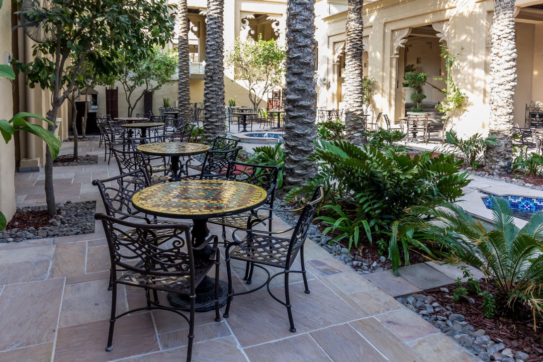 Shisha-Bar im Innenhof One&Only Royal Mirage Resort Dubai at Jumeirah Beach