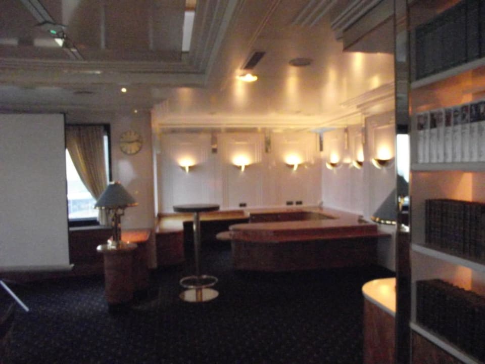 Lounge im 5. Stock Maritim Airport Hotel Hannover
