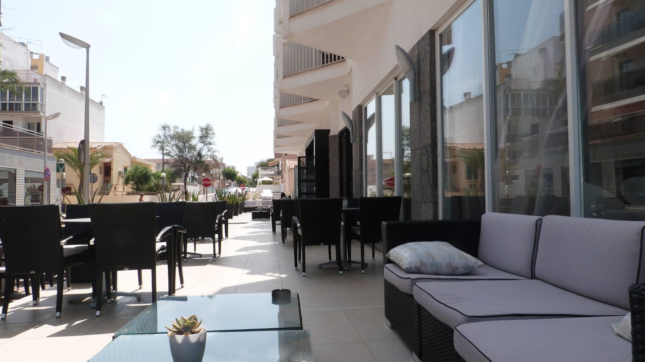 Vor dem Hotel THB Gran Bahía