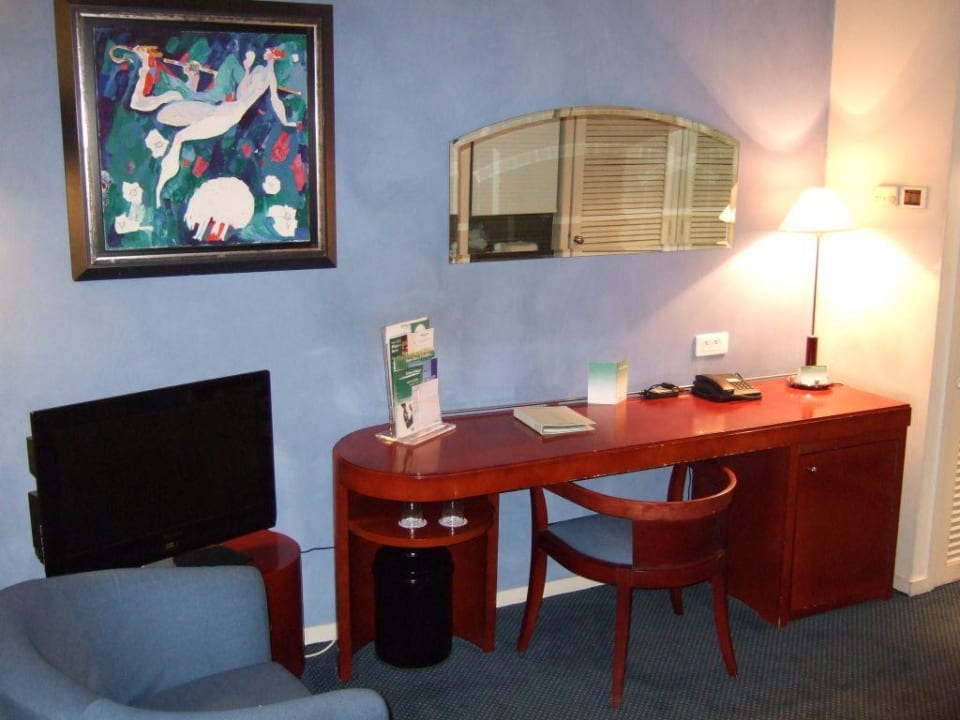 Zimmer - Fernseher und Tisch Novotel Toulouse Centre Wilson