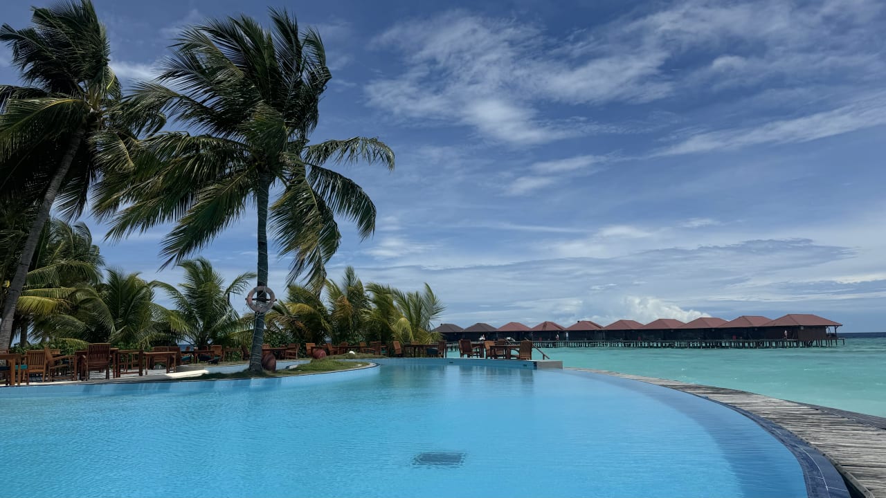 Pool Filitheyo Island Resort