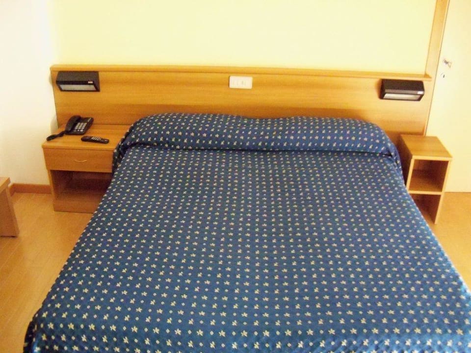 Das Zimmer Hotel Ambassador