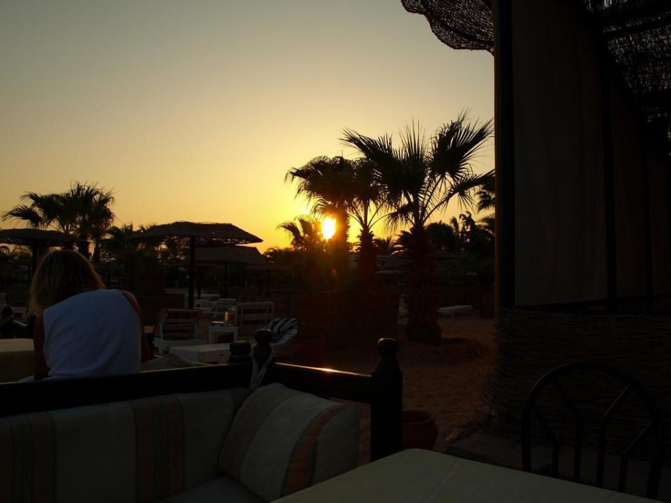 Sonnenuntergang von der Bar gesehen Lotus Bay Beach Resort