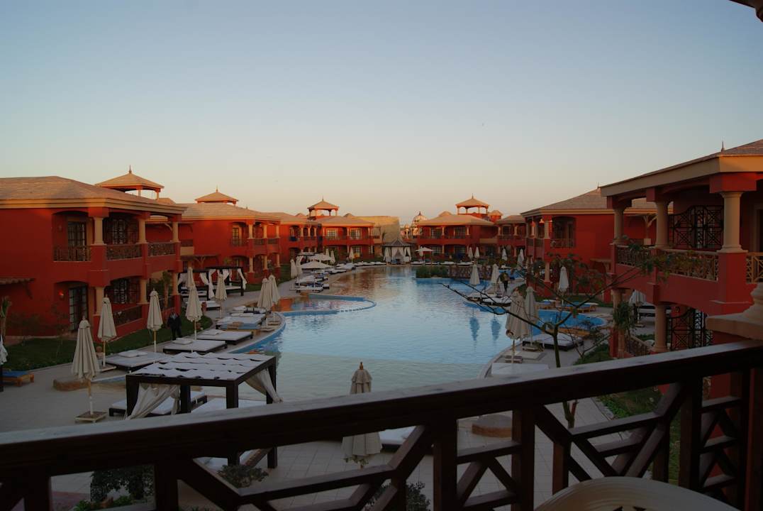 Вид с балкона Pickalbatros Alf Leila Wa Leila Resort - Neverland Hurghada