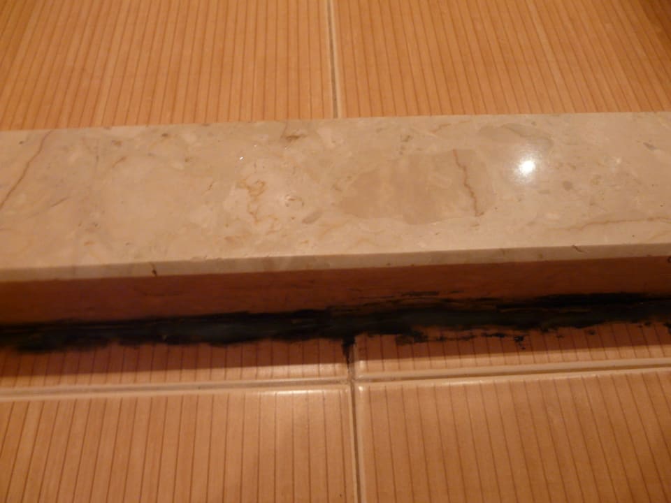 Grzyb na podłodze - prysznic TUI Suneo Serenity Bay