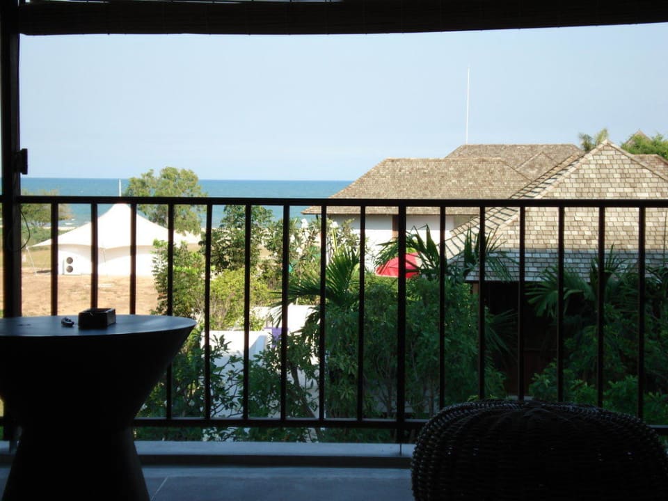Blick vom Bett des Doppelzimmers Richtung Balkon The Palayana Hua Hin Resort