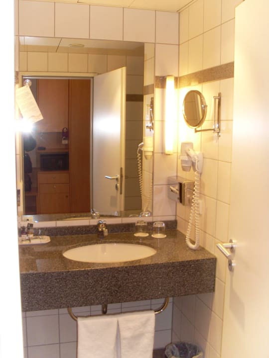 Bad voco Dusseldorf Seestern, an IHG Hotel