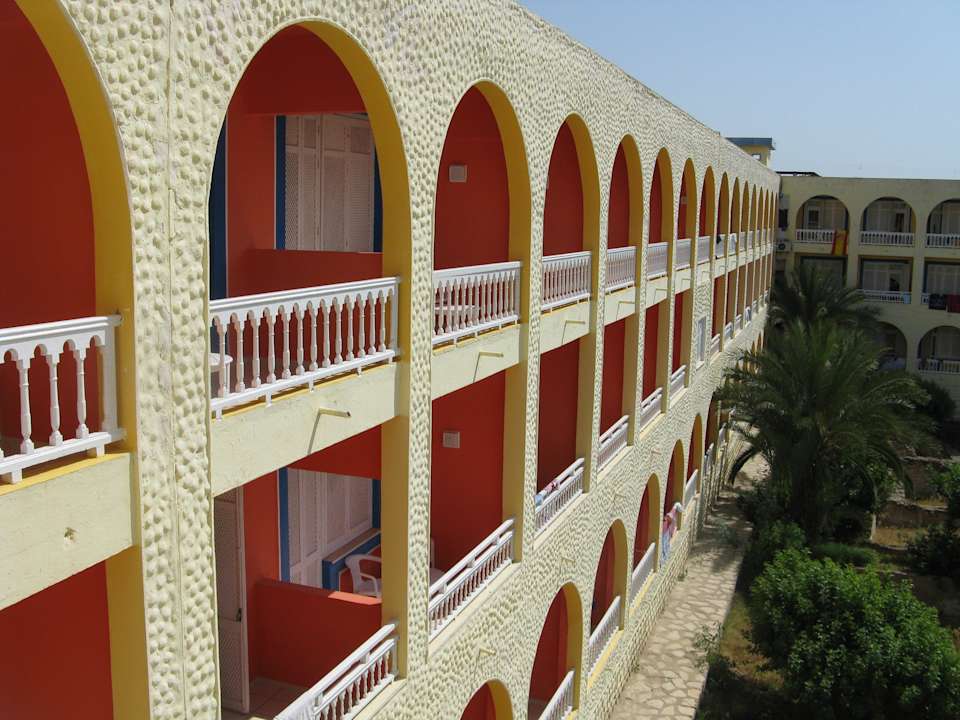 Balkone Hawai Beach Club